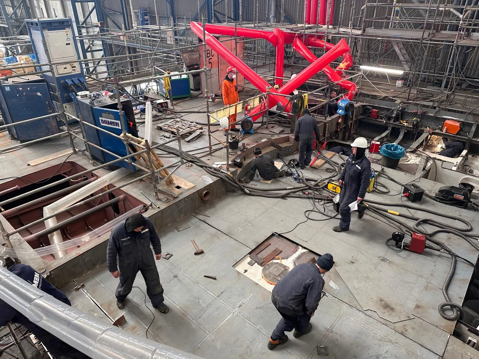 Military vessel hull construction